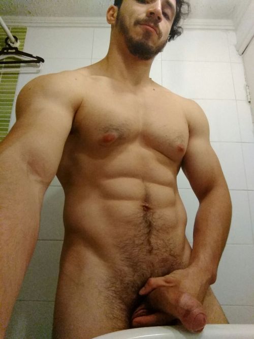 alienmxxx:  Alguien sabe quien este chico??O aquien pertencen. 