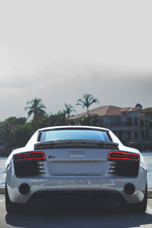 envyavenue: R8 Coastline | Photographer