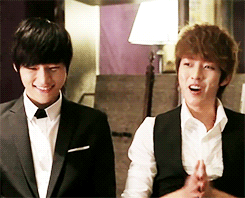 myungyeoll:  sungyeol singing a chinese song &amp; a happy myungsoo clapping