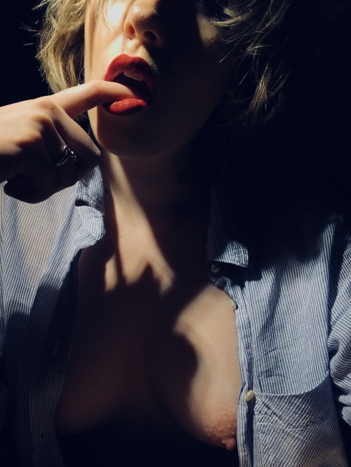 venus-untamed: I want a little more in this mouth