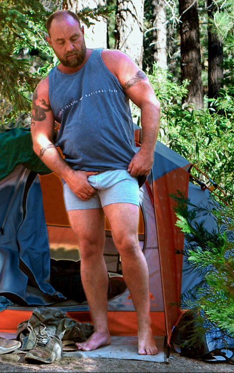 hairyblokes: Lots of Hairy Blokes, Bears and Daddies. (submissions welcome, all only over 18 please)
