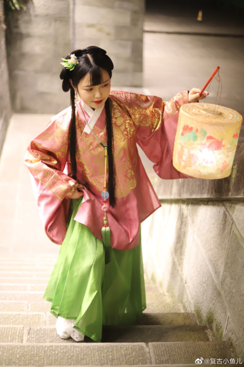 chinese hanfu and chinese lantern 