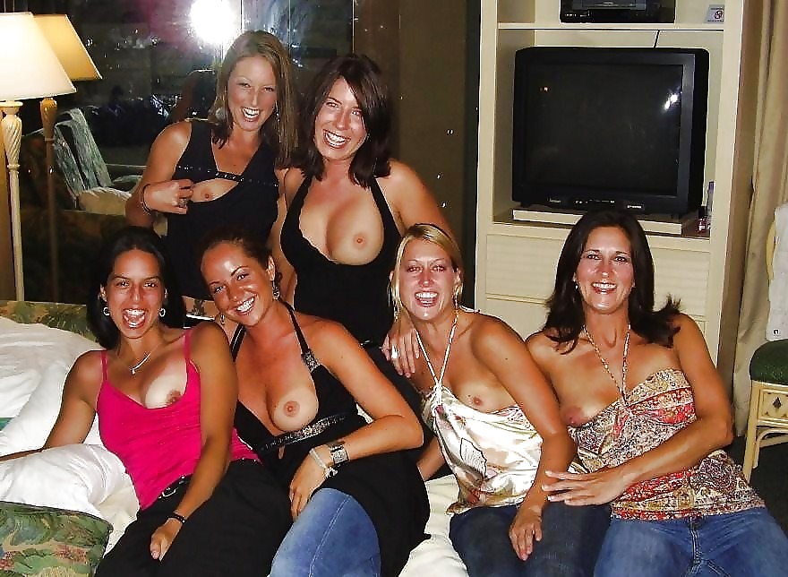 downblouse-paradise:  More downblouse at http://downblouse-paradise.tumblr.com/