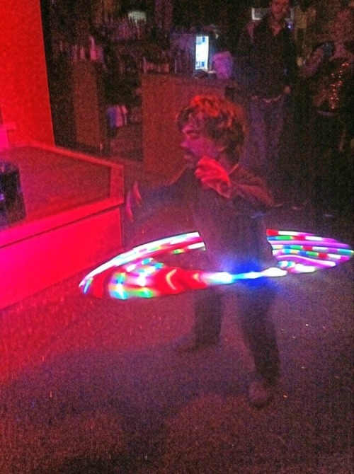 This photo of Peter Dinklage hula-hooping at a gay bar is/was/will be incredibly important. 
