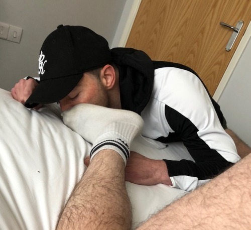 sockjox: Rub that sock stink on ur face