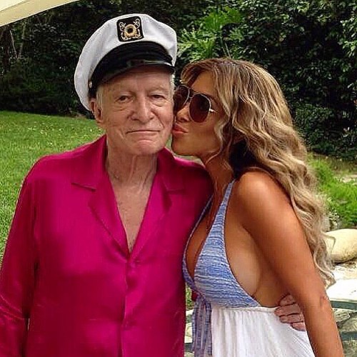 Happy birthday🎉 “90th to a legend @hughhefner !! You are such a wonderful Human, Love you!!!!! & So sorry to hear about the loss of your brother…  Feliz cumpleanos para mi querido @hughhefner  feliz numero 90”! Todo lo mejor del mundo