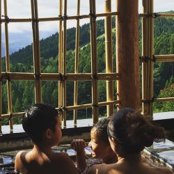 soakingspirit:  Nice view 🗻 feel so good ♨️ #family #hotspring #private  #mountain #bath #bathroompics  #green #bathtime #holiday  