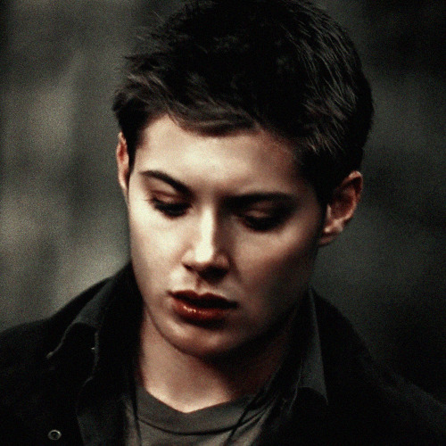 roadmotel:supernatural + lesbian sam & dean, “wendigo” (2005)