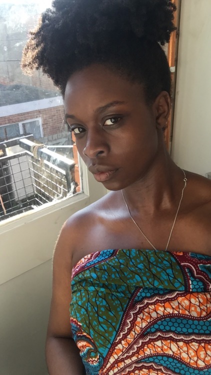 fckyeahprettyafricans:  Nigerian 🇳🇬 , UK 🇬🇧  Angela ‘Gel_Lopé’ on YouTube  19.😁  https://youtu.be/eFdsqF54VLE  Twitter: https://mobile.twitter.com/gel_lope Insta: https://www.instagram.com/gel_lope/  @anjeelina 