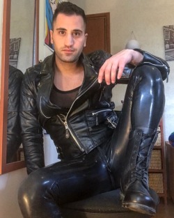 bootz2leather:  Hot Black Leather Guy..!!! ;-)  