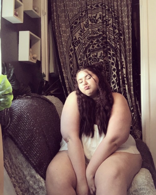 that-fatt-girl:  Feeling cute af  Very cute-n-sexy