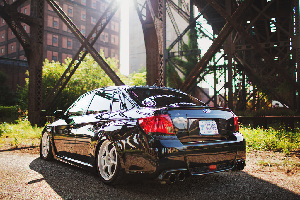 topscoob:  Love those tucked rims on the back!