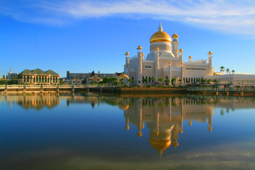 (via 500px / One golden day by Vey Telmo)Bandar Seri Begawan, Brunei