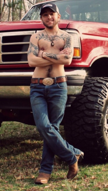 keepin-it-country94:.Oh man I’d love to follow that happy trail right down between his legs and suck