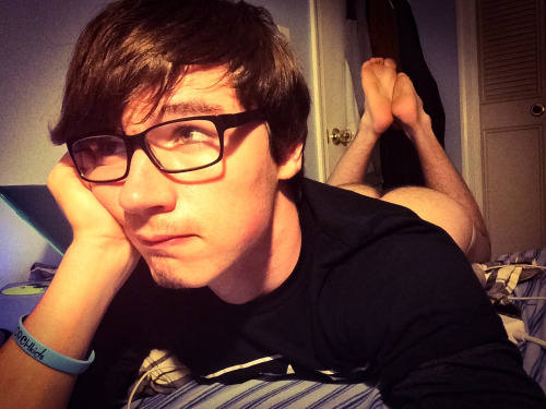 samwisethepooh:  Wanna put something in my ASSkbox? or Submit to me?
