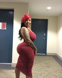 jazziedadd:  DeliciouslySexy. Curvy. BootiDelicious     Ms KeyaraStone 💜 💚 💛