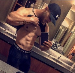 sexy-rican-23:Sexy Cuban miami stud