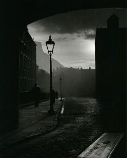 magictransistor:  Bill Brandt, Edinburgh, 1942. 