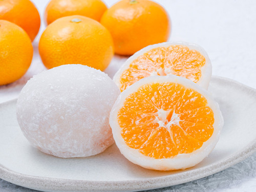 atmeal012: Mandarin Orange Daifuku （みかん 大福）mikan daifuku Milan daifuku is a kind of Japanese confect