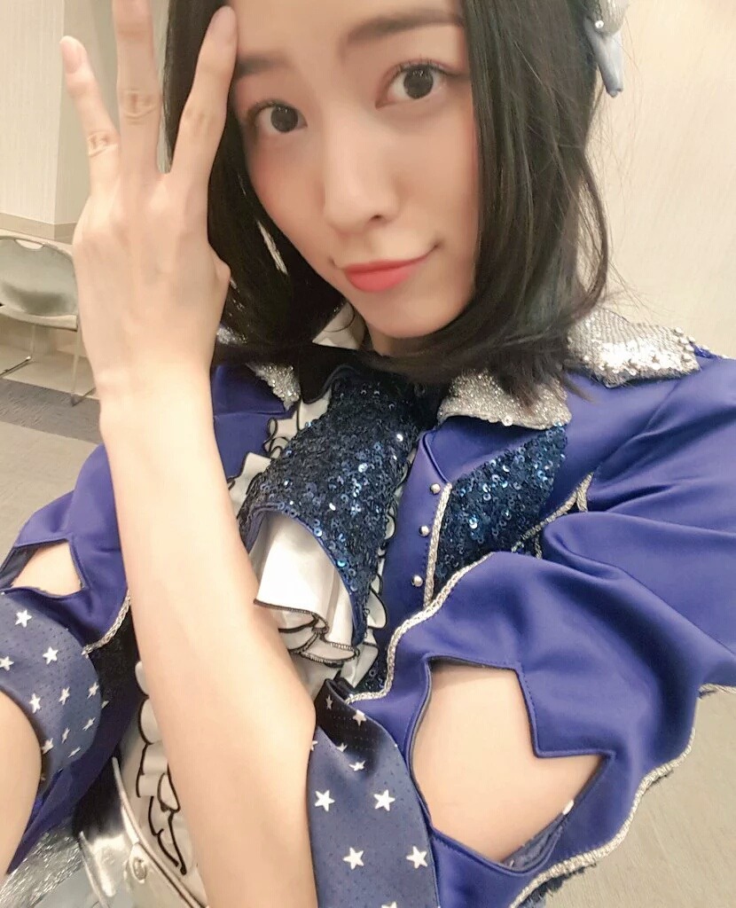 ryouhas:  Twitter:  新曲「LOVE TRIP」の衣装💙 The new song “LOVE TRIP”