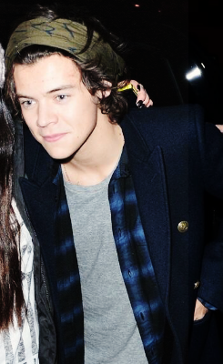 harryswinston-deactivated202110:  Harry outside the restaurant in NYC - 03.12 