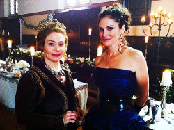 reigndaily:  Ladies on the set of Reign (x) 