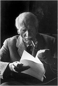  ESCRITORES FUMADORES (II) […] Así me gustaría quedarme siempre, frente al fuego, junto al mar, entre dos perros, leyendo los libros que harto trabajo me costó reunirlos, fumando mis pipas […]“. Pablo Neruda William Faulkner 