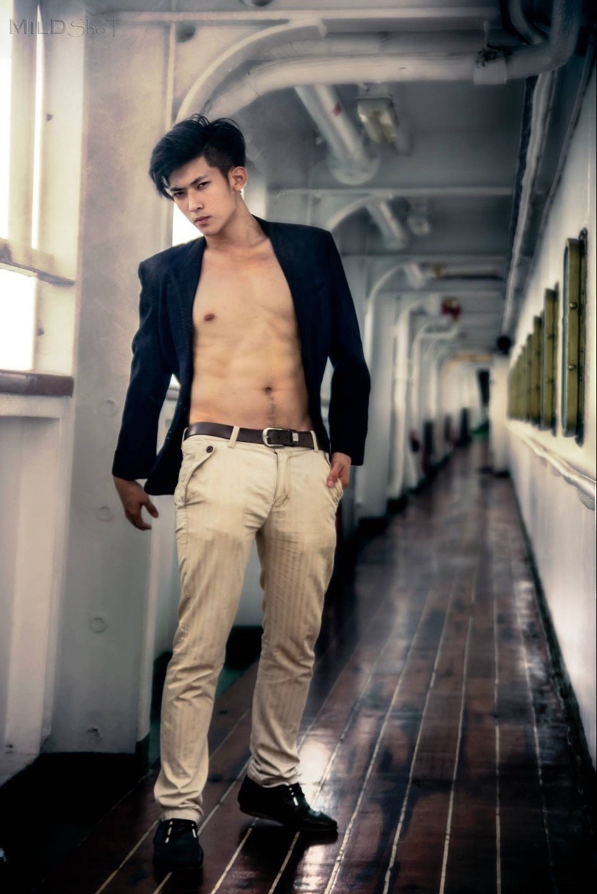 hunkxtwink:  Model Terence Yu  Hunkxtwink - More @ www.hunkxtwink.tumblr.com/archive