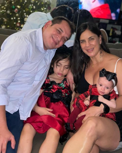 Celebrando la navidad en familia con mis todos mis tesoros.Gracias a Dios por estés lindo comparti