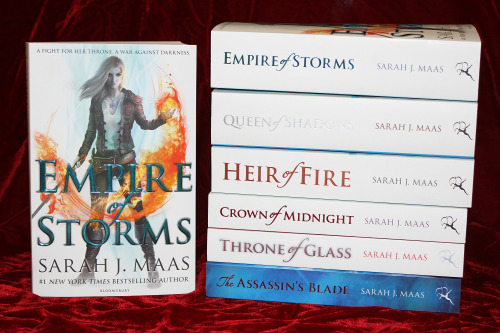 the-night-court:  aelinsarmy:  mor-rigan:  worldofsarahjmaas:  The first copies of EMPIRE OF STORMS 
