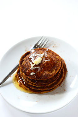 foodffs:  VEGAN PUMPKIN SPICE PANCAKES Really