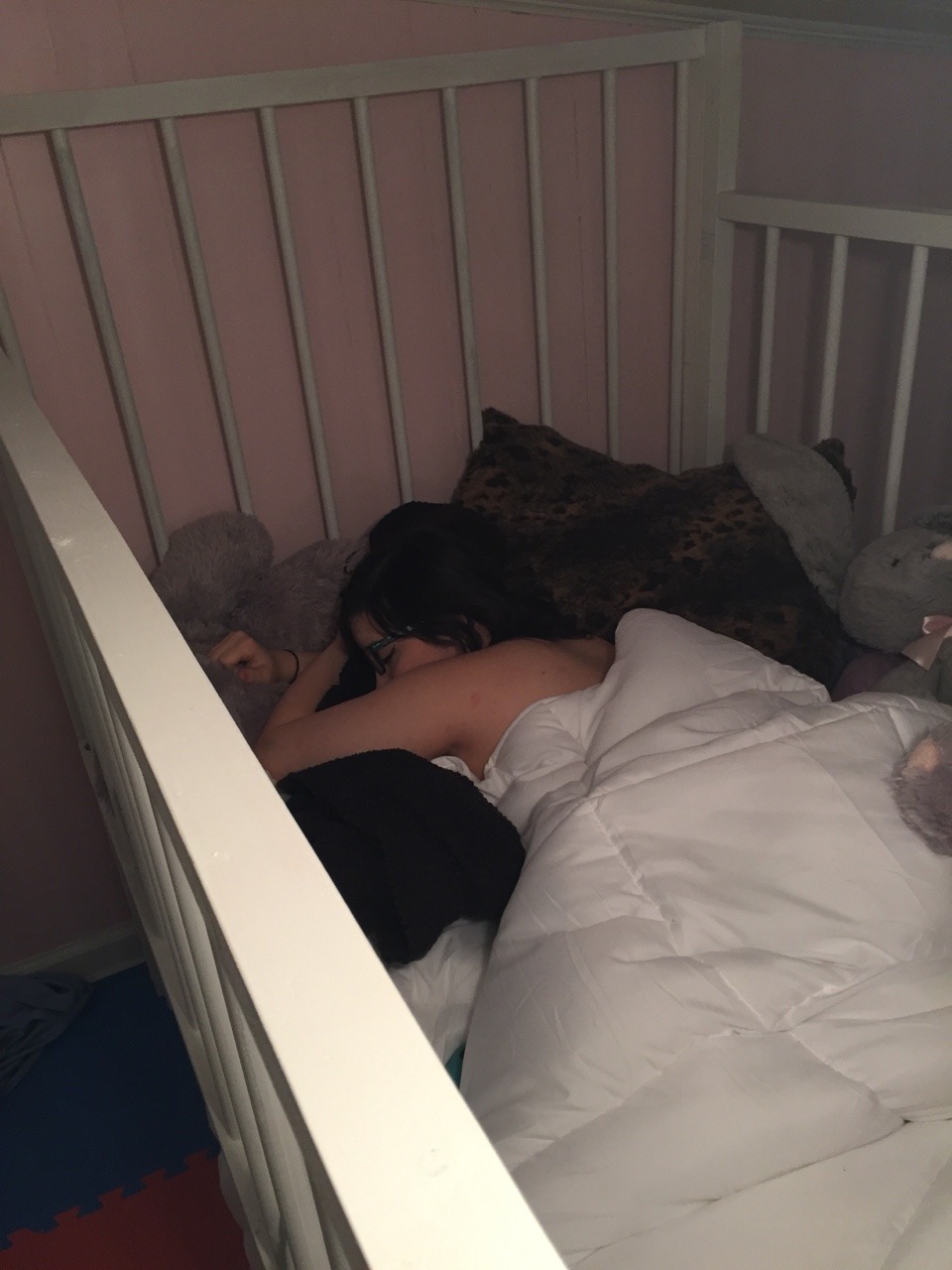 crinklelife:  Naptime in the crib! 😴 💤 💤 🛏