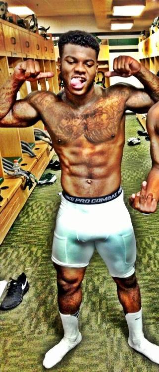 charlibal:  Bless the person who invented spandex….. when working out goes right Which one would you let Smash ?? 