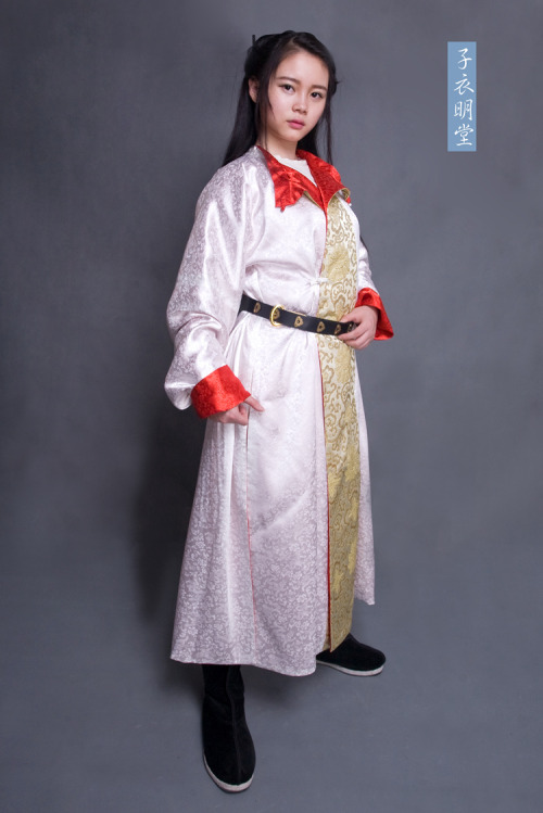 Traditional Chinese clothes, hanfu. 子衣明堂