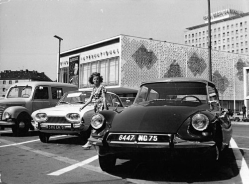 jonasgrossmann:kino international, karl-marx-allee, ost-berlin, photo joachim spremberg, 1964 @ wiki