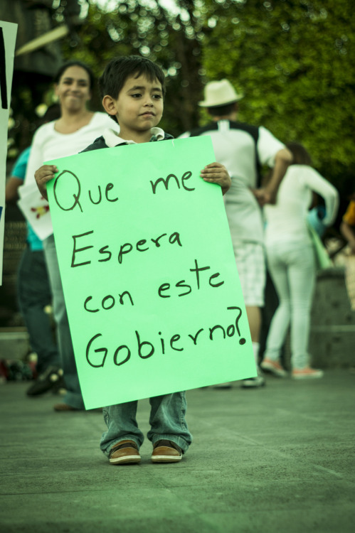 wendyrufino: Marcha en Acámbaro, Gto. en apoyo a los normalistas de Ayotzinapa.