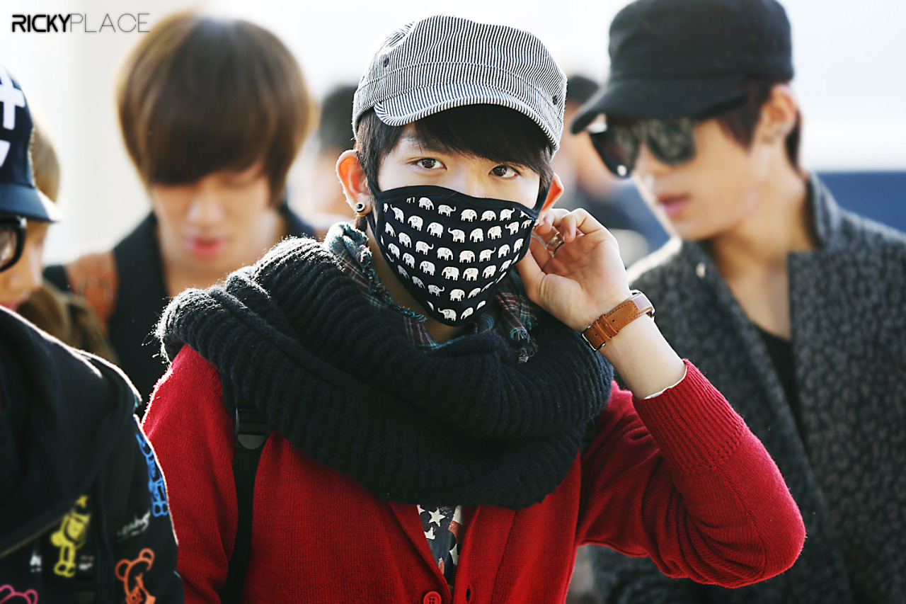 rickyfacts:  [PHOTOS] 121018 Ricky - Incheon Airport 