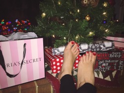 theprettygoodfoot:  Looks like I’ve been good this year 😇