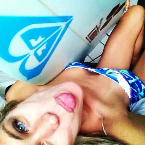 http://surfandbefree.tumblr.comI love this girl! hahaRosy Hodge