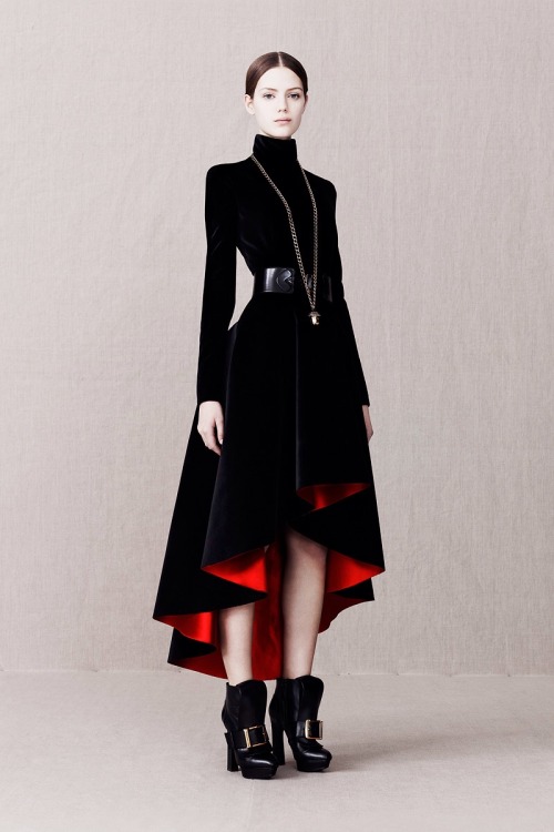 hendrixsalison:  Alexander McQueen pre-fall 2013 