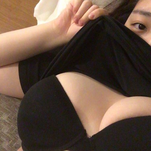kawaiistarfa: 하얗게 젖어떠.. 오늘 만날분 있으면 팔로우 메시지 주세용!!~
