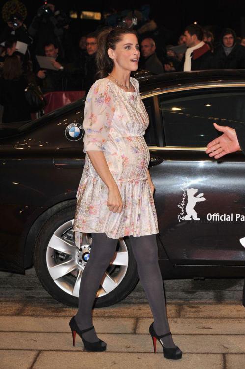 Amanda PeetSee more herehttp://celebritylegsandfeetintights.blogspot.com/2020/04/amanda-peets-legs-a