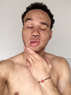 freckledlightskin:  Anyway   boy please!!!!