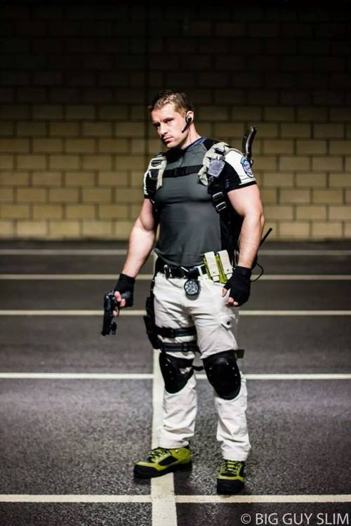 matthew-fiendman:  takeandfake:  Chris Redfield cosplayer (Chris Mason).  I also included one of him as Spartacus because his chest is just…well…good gawd dayum!! Facebook:   King Of The North Cosplays   https://twitter.com/ChrisMason316  Break