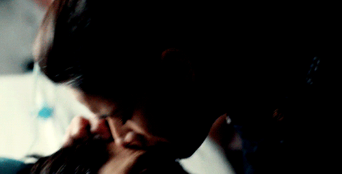 mclintocks:I’m gonna tell you a story. It was just, you know, a normal night, and we were lying in b