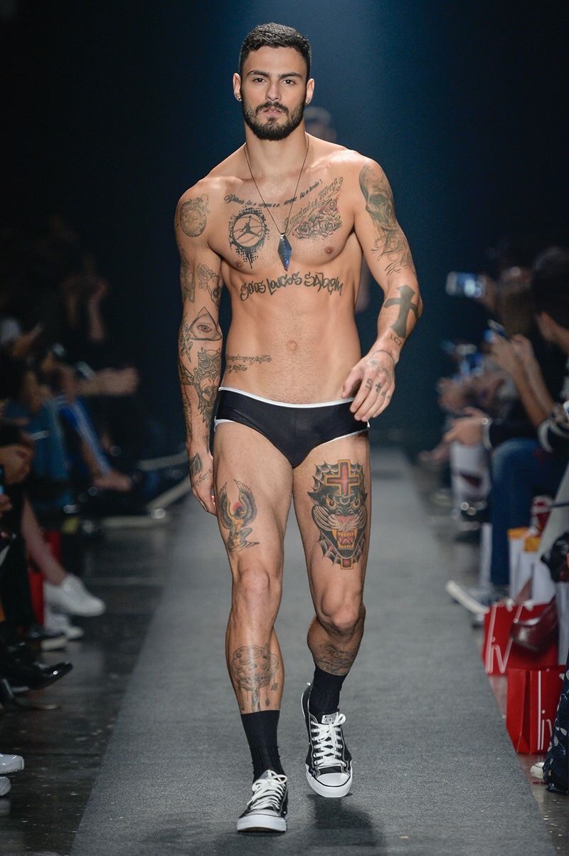 amarfoto:  AMIR SLAMA SPRING SUMMMER 2017 São Paulo Fashion Week 