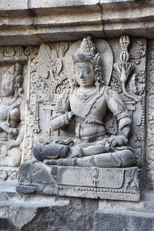 kailasanath:Devarāja Indra as LokapālaRelief on panelin the outer parikrama of the central temple de