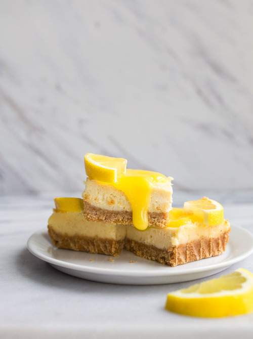 sweetoothgirl:  LEMON CHEESECAKE BARS