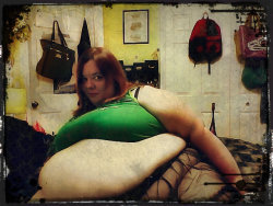 larrycockmen:garyplv:lovemlarge:pleasantlyplumpssbbw:  What do you think?  Totally awesome!!  √  You look hot 