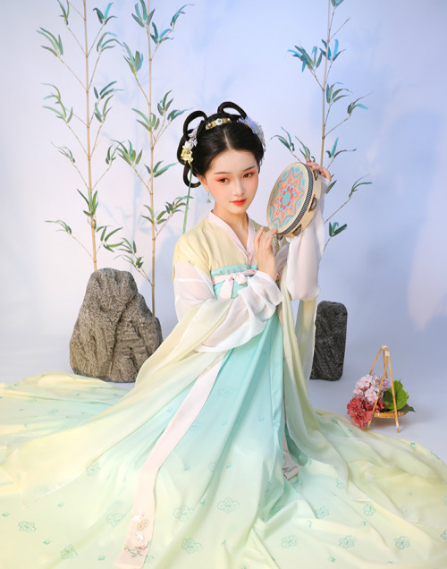 chinese hanfu by 半亭风